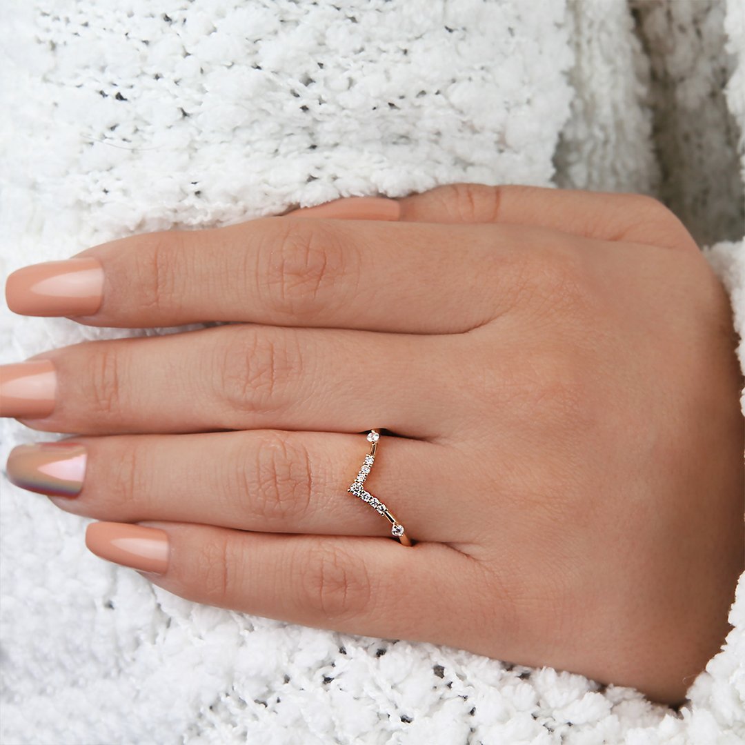 0.14 ctw Diamond Contour Band