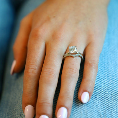 0.28 ctw Diamond Contour Band