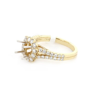 0.88 ctw Diamond Halo Engagement Ring