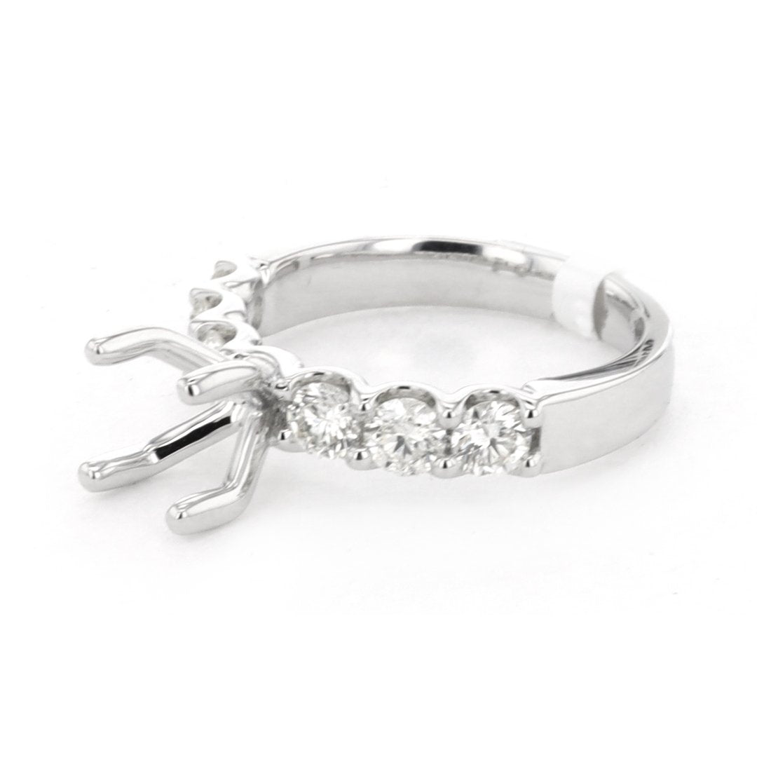 0.90 ctw Diamond Solitaire Engagement Ring