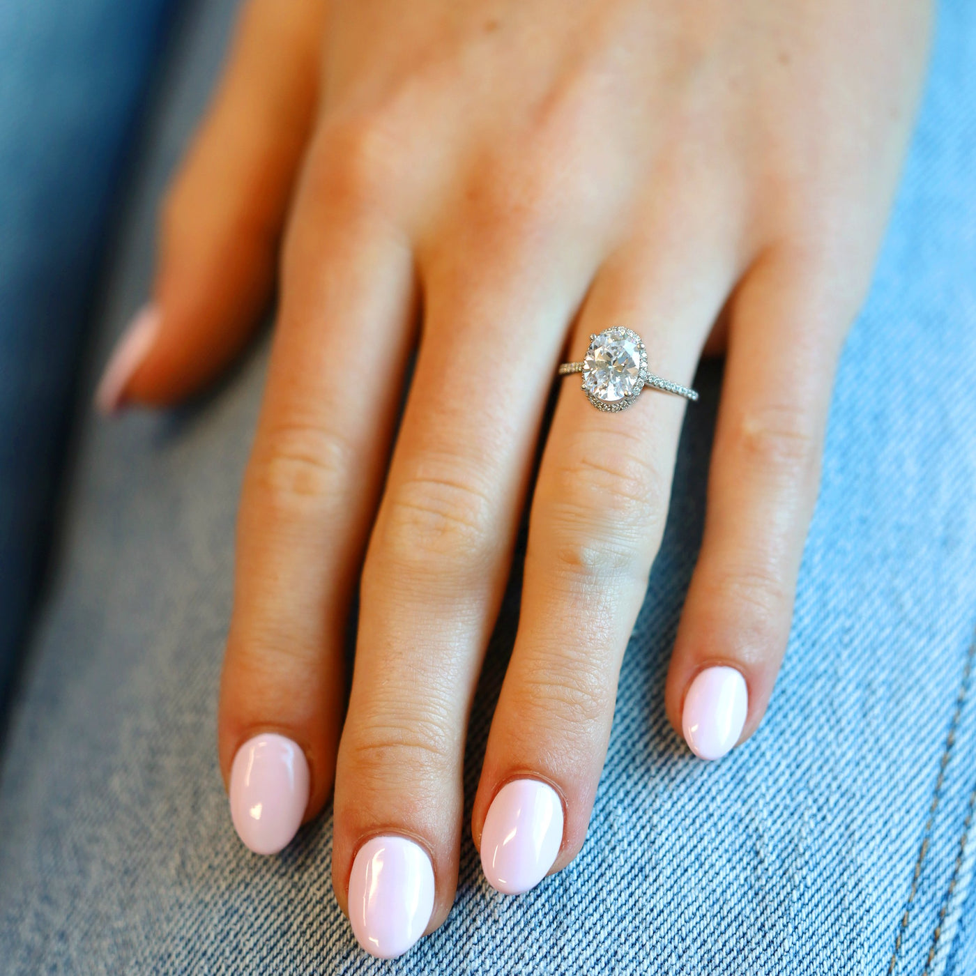 0.26 ctw Diamond Halo Engagement Ring