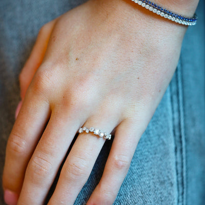 0.62 ctw Diamond Zig-Zag Band