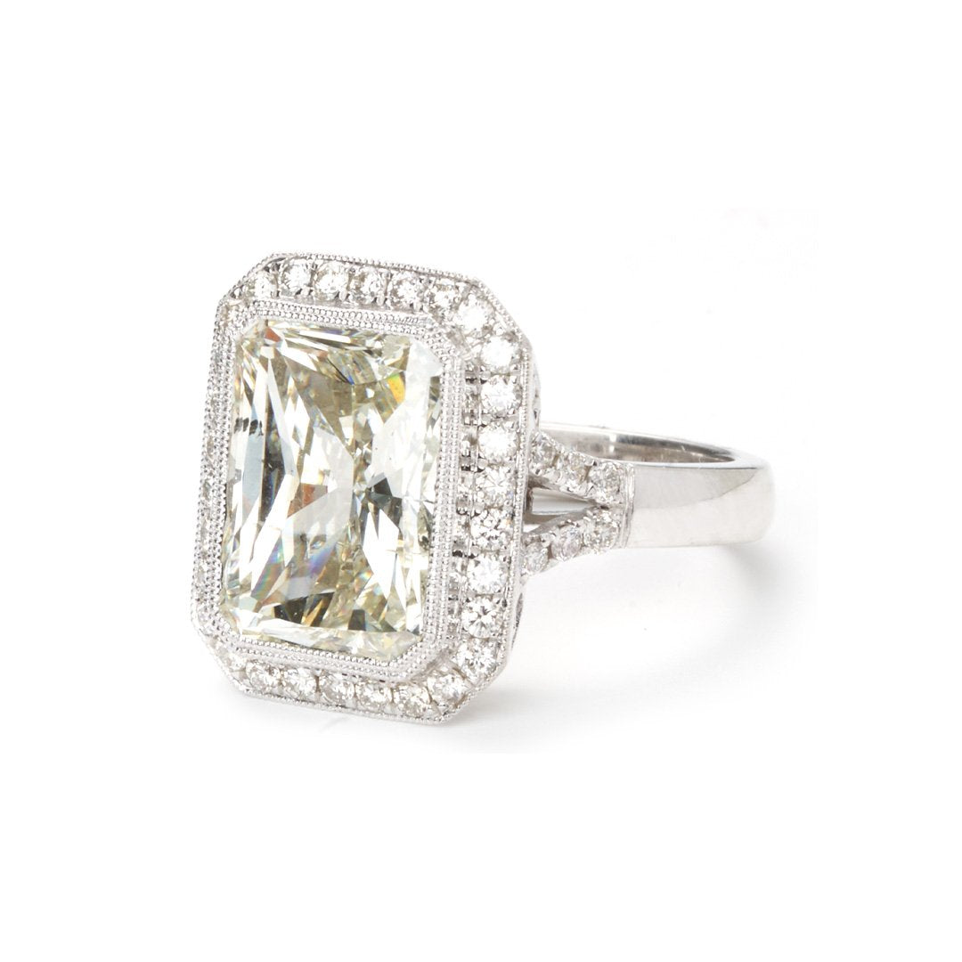 0.62 ctw Diamond Halo Engagement Ring