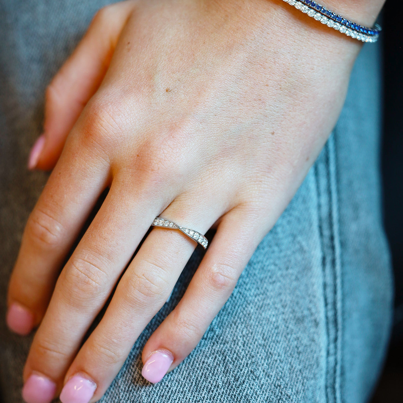 0.45 ctw Diamond Contour Band