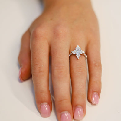 0.70 ctw Diamond Halo Engagement Ring