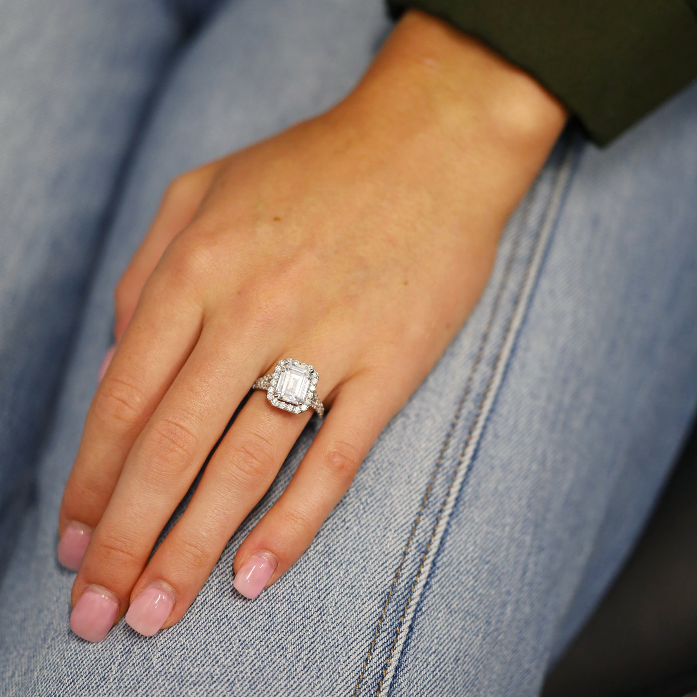 1.07 ctw Diamond Halo Engagement Ring