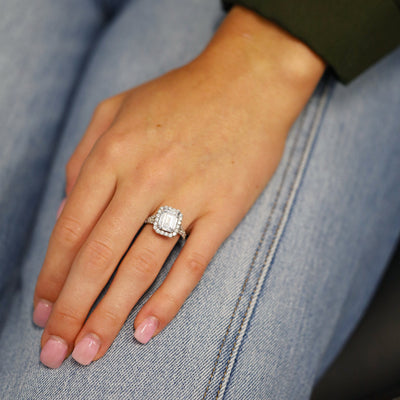 1.07 ctw Diamond Halo Engagement Ring