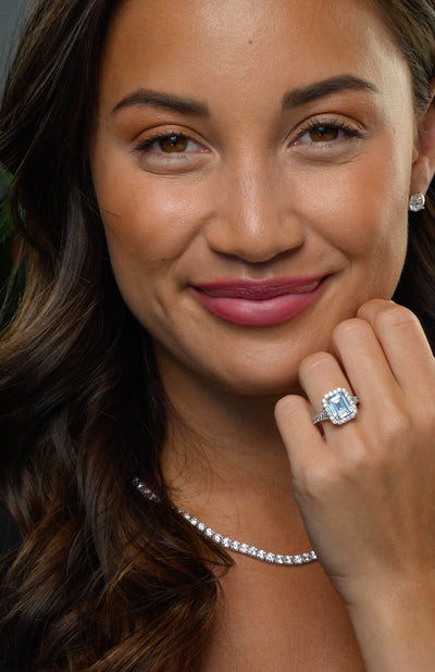 1.07 ctw Diamond Halo Engagement Ring