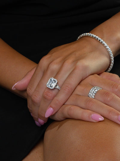 1.07 ctw Diamond Halo Engagement Ring