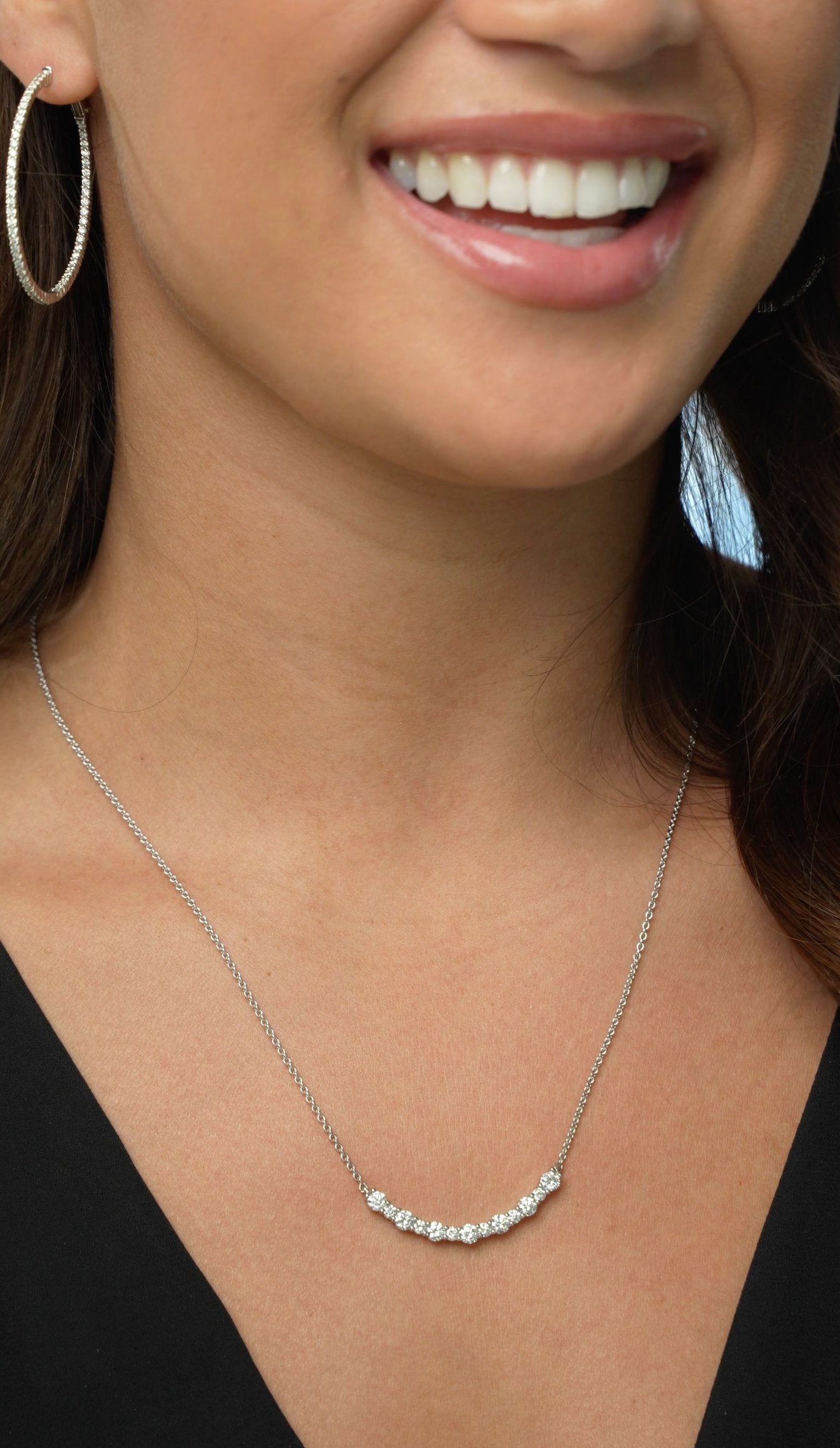 1.30 ctw Diamond Curved Bar Necklace