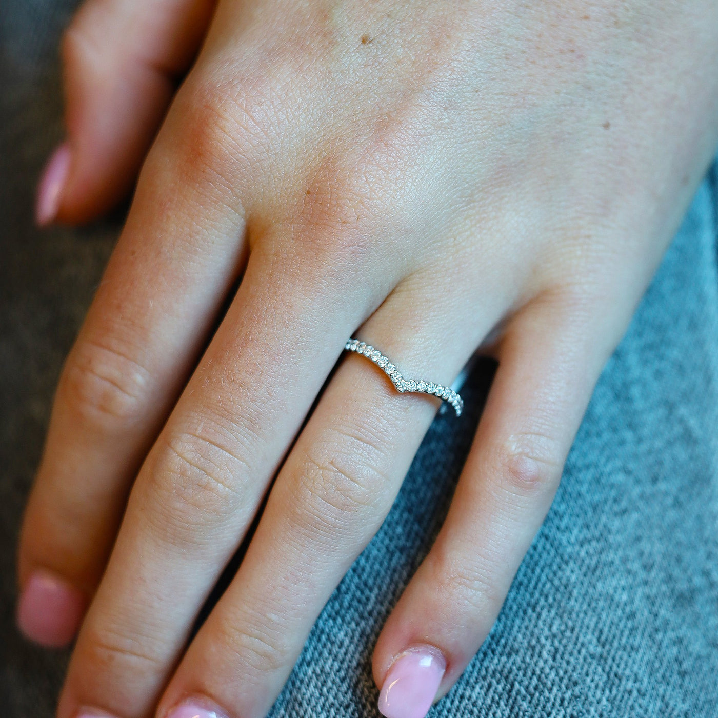 0.33 ctw Diamond Contour Band