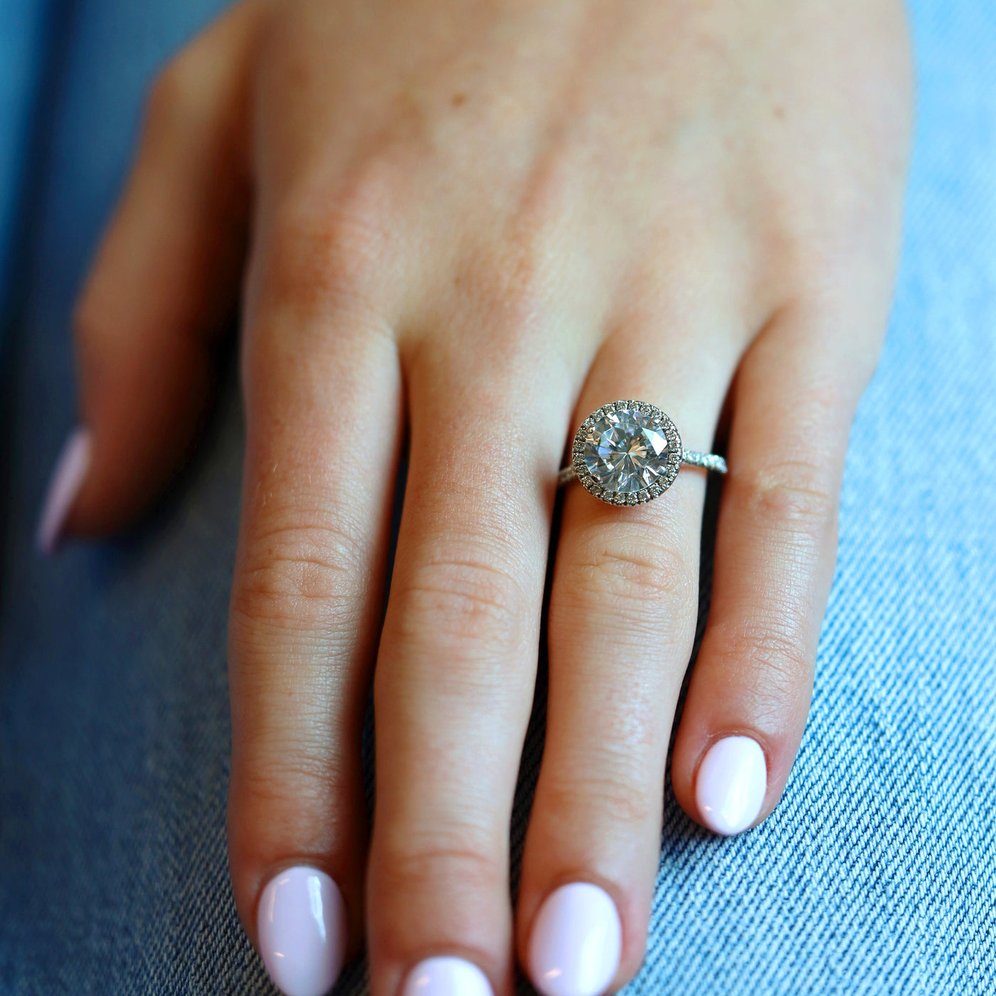 0.40 ctw Diamond Halo Engagement Ring