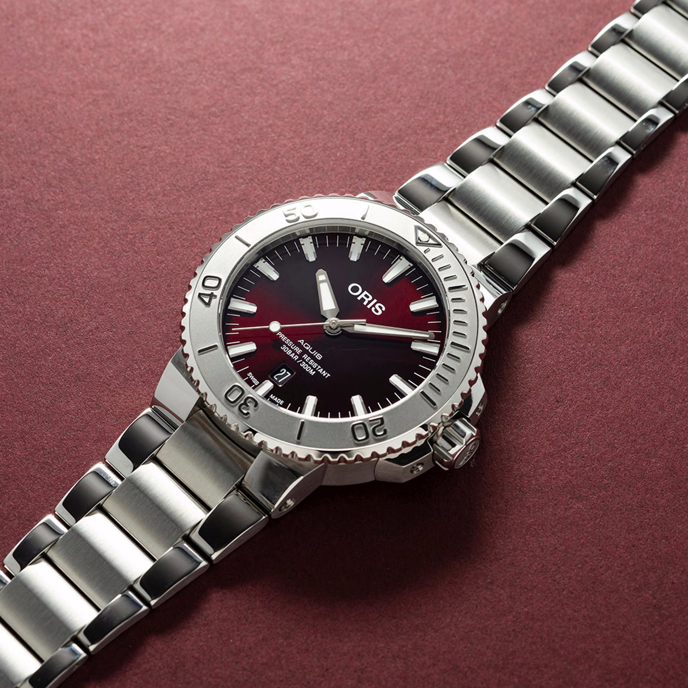 41.5MM Aquis Date Relief Cherry Edition