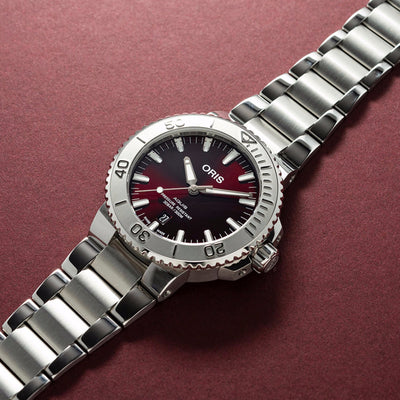 41.5MM Aquis Date Relief Cherry Edition