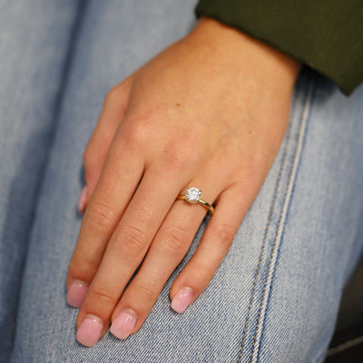 0.14 ctw Diamond Halo Engagement Ring