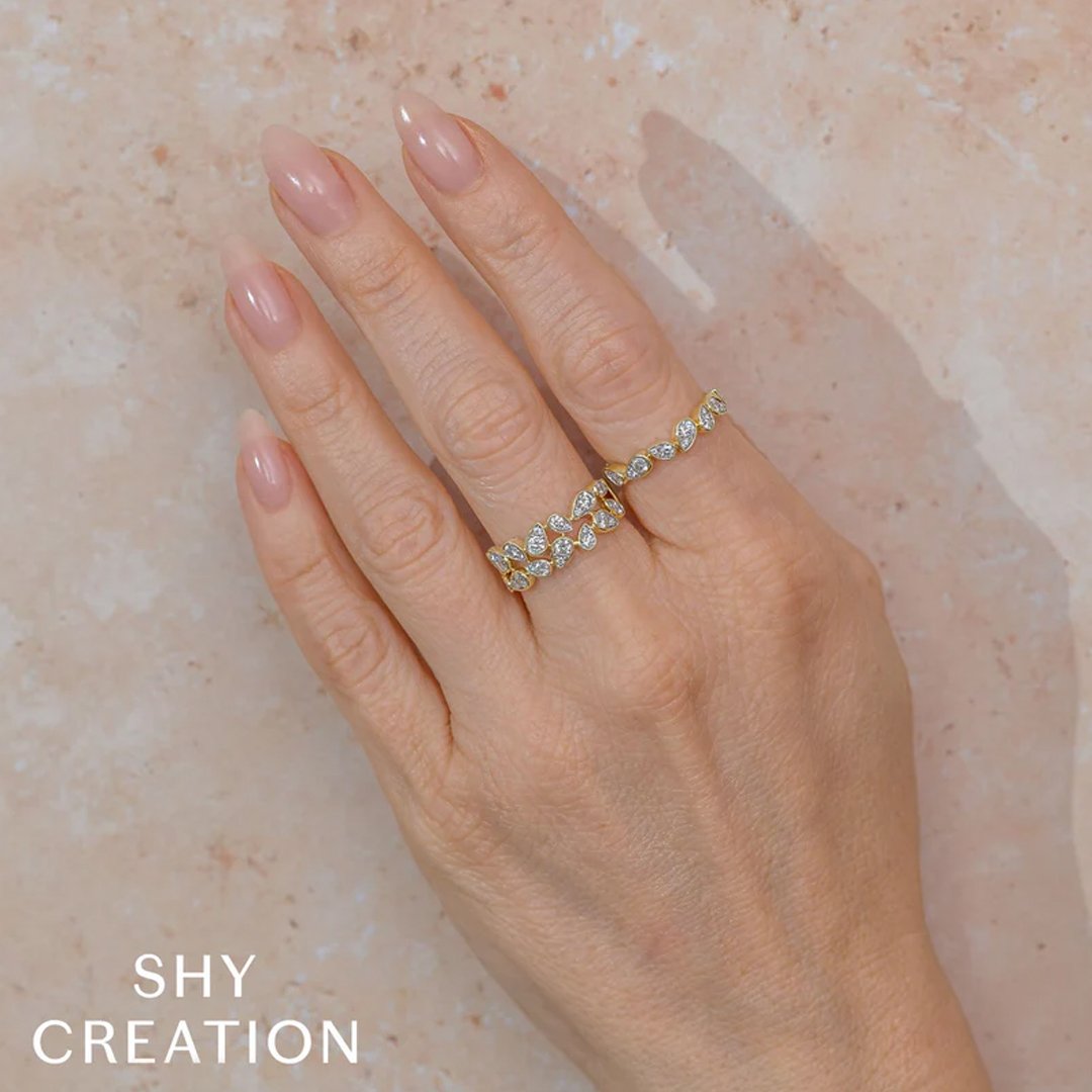 0.39 ctw Diamond Pear Band