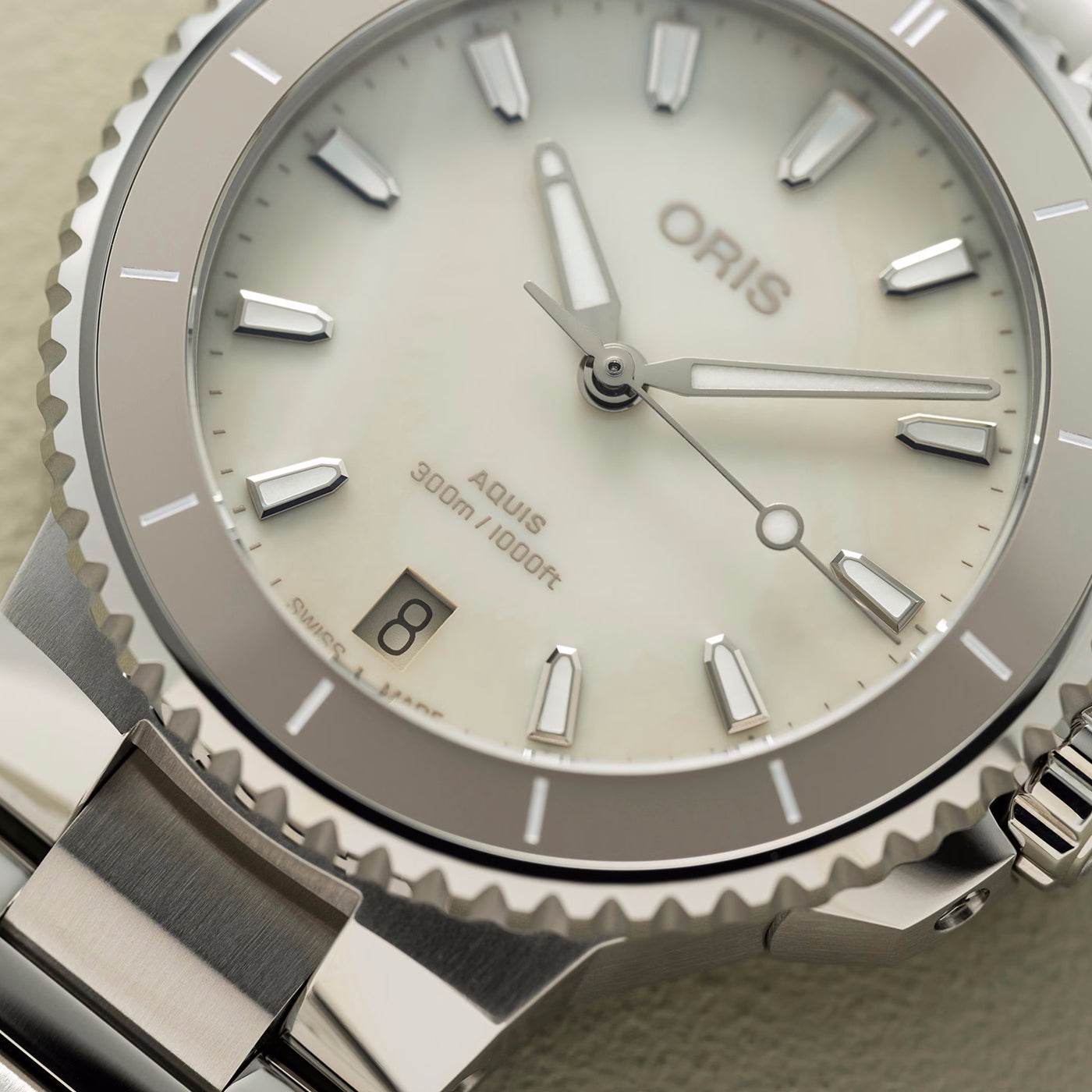 36.5MM Aquis Date