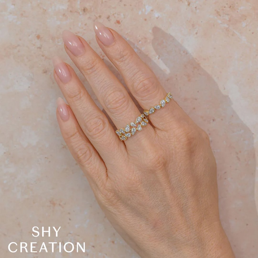 0.39 ctw Diamond Pear Band