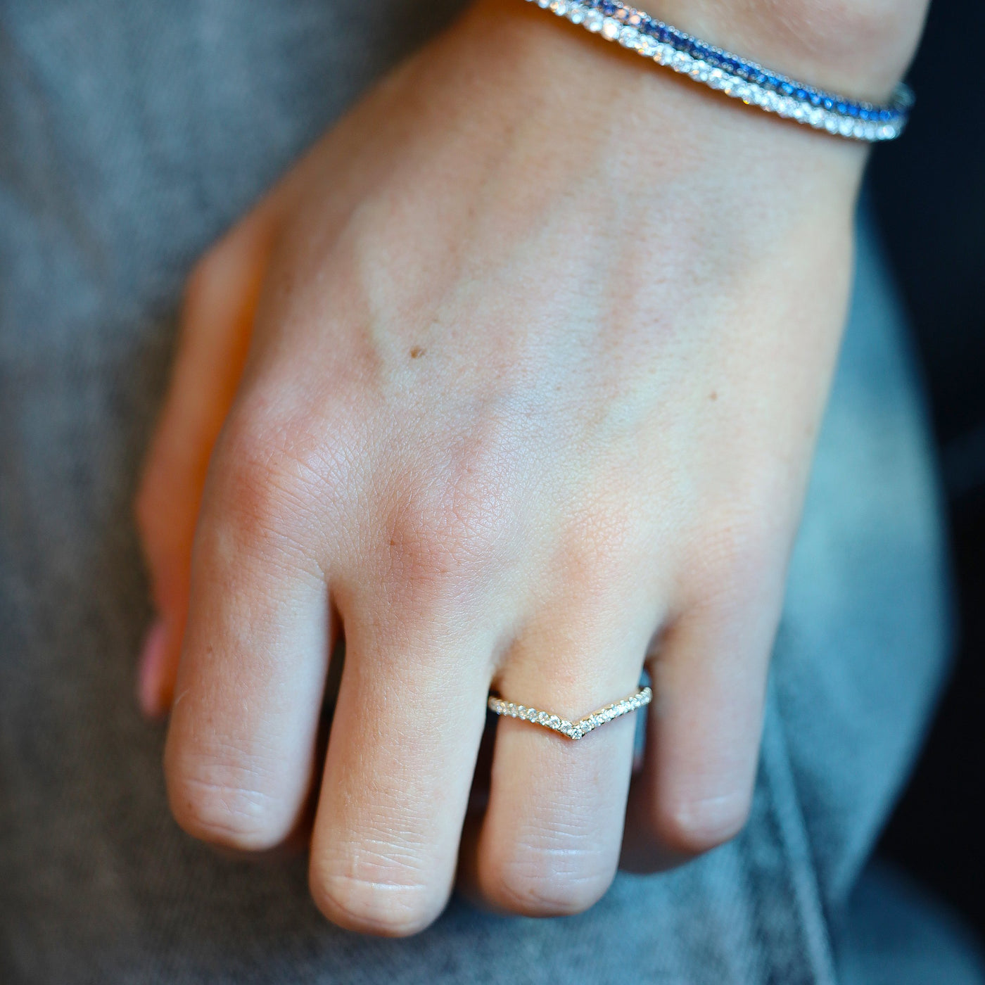 0.33 ctw Diamond Contour Band
