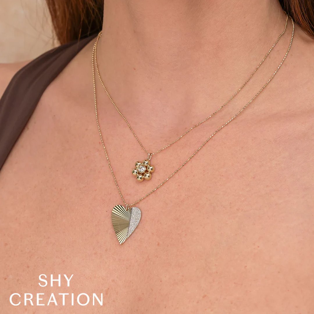 0.19 ctw Diamodn Flower Faceted Ball Necklace